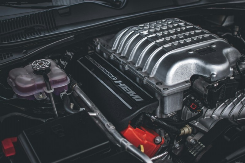 Přeplňované vs přeplňované motory:Co je nejlepší pro silnice SAE? 