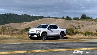 Recenze GMC Sierra EV Denali z roku 2025:Výkon, všestrannost a dojezd 460 mil 