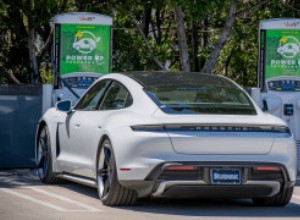 Kalifornie překonává čerpací stanice s téměř o 50 % více veřejnými nabíječkami elektromobilů 