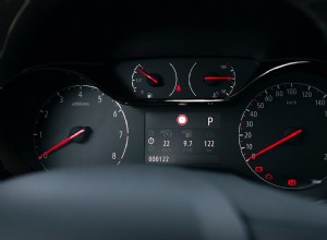 Dekódování výstražných světel na palubní desce auta:Co znamenají a jak reagovat 