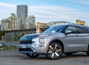Recenze Mitsubishi Outlander 2026:Plyšové, praktické třířadé SUV pro městské rodiny 
