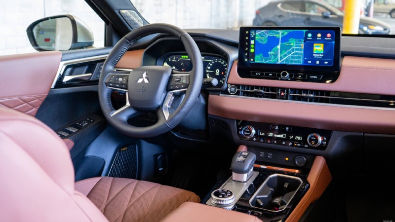Recenze Mitsubishi Outlander 2026:Plyšové, praktické třířadé SUV pro městské rodiny 