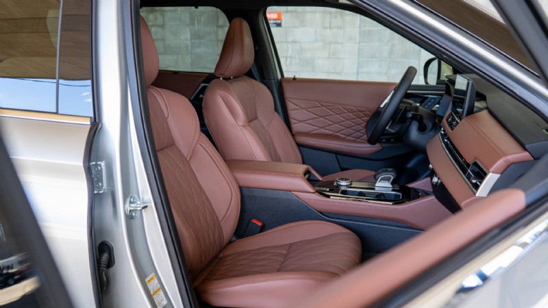 Recenze Mitsubishi Outlander 2026:Plyšové, praktické třířadé SUV pro městské rodiny 