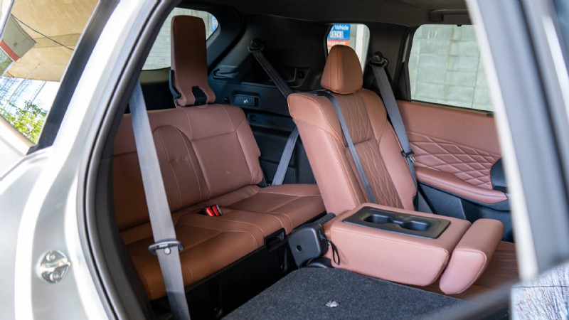 Recenze Mitsubishi Outlander 2026:Plyšové, praktické třířadé SUV pro městské rodiny 