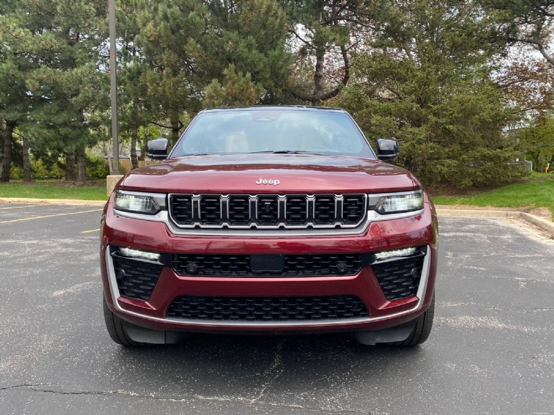 Recenze Jeep Grand Cherokee Summit 2026:Výkon, pohodlí a výkon v terénu