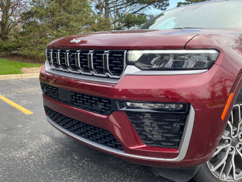 Recenze Jeep Grand Cherokee Summit 2026:Výkon, pohodlí a výkon v terénu