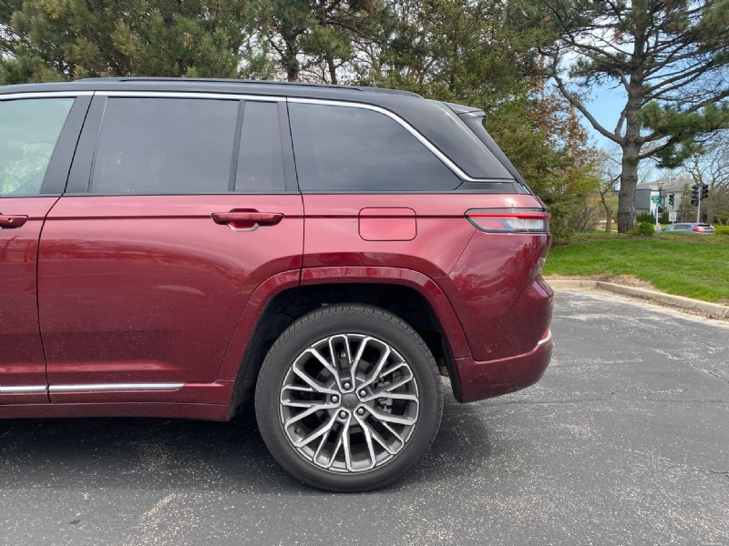 Recenze Jeep Grand Cherokee Summit 2026:Výkon, pohodlí a výkon v terénu