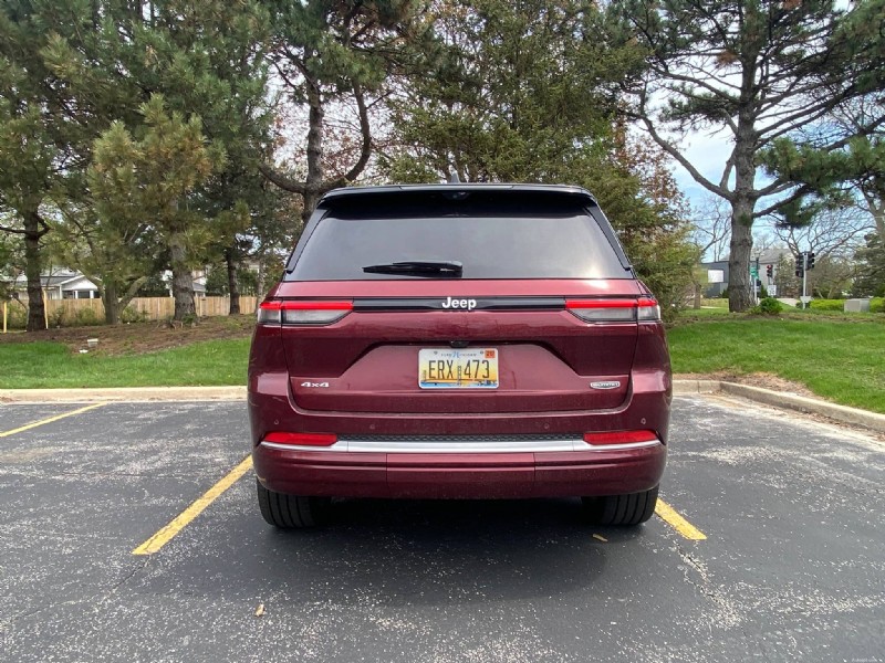 Recenze Jeep Grand Cherokee Summit 2026:Výkon, pohodlí a výkon v terénu