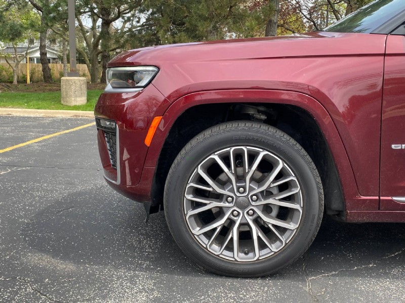 Recenze Jeep Grand Cherokee Summit 2026:Výkon, pohodlí a výkon v terénu