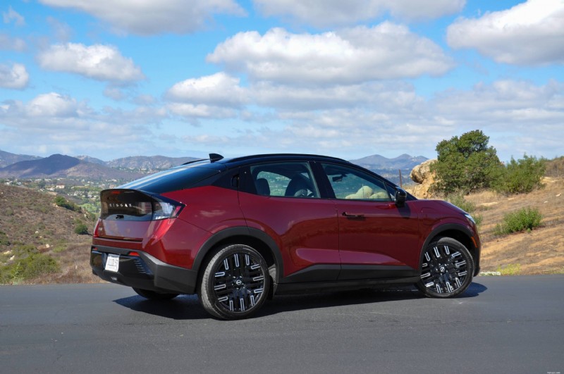 2026 Nissan LEAF vs Fiat 500e:Expertní srovnání a recenze elektromobilů 