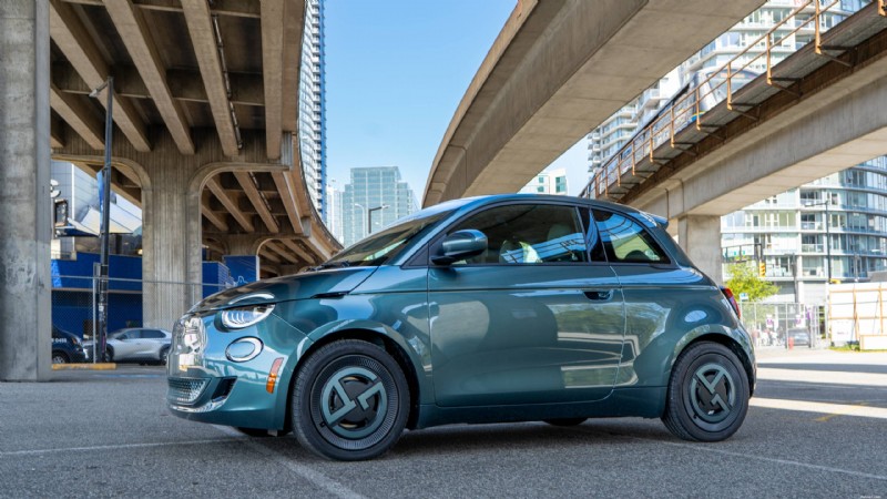 2026 Nissan LEAF vs Fiat 500e:Expertní srovnání a recenze elektromobilů 