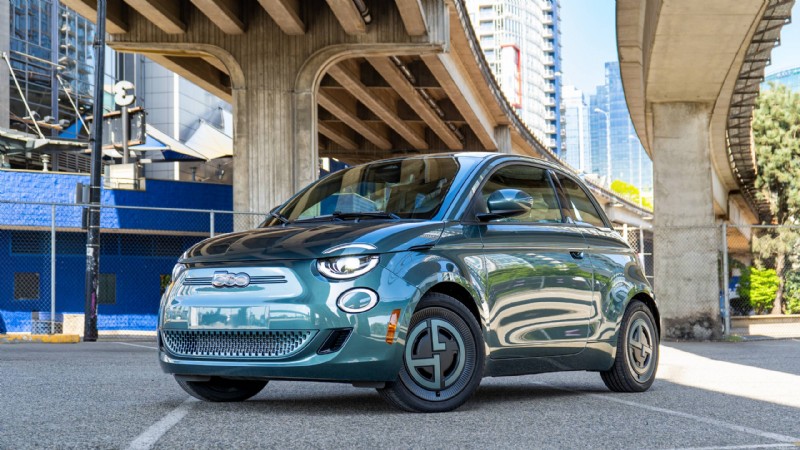 Recenze Fiat 500e Giorgio Armani z roku 2025:Proč tento elektromobil vyniká v módě Forward City 