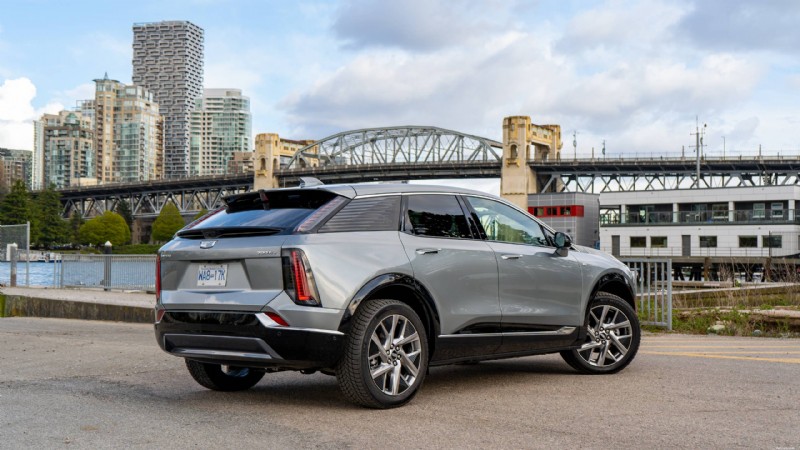Recenze Cadillac Optiq z roku 2026:Luxusní kompaktní elektromobil, který nabízí styl, pohodlí a špičkovou technologii