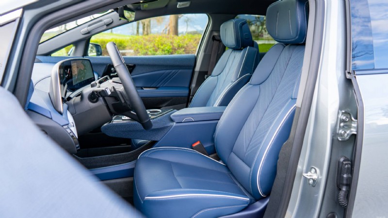 Recenze Cadillac Optiq z roku 2026:Luxusní kompaktní elektromobil, který nabízí styl, pohodlí a špičkovou technologii