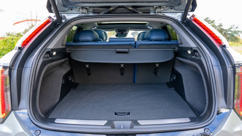 Recenze Cadillac Optiq z roku 2026:Luxusní kompaktní elektromobil, který nabízí styl, pohodlí a špičkovou technologii
