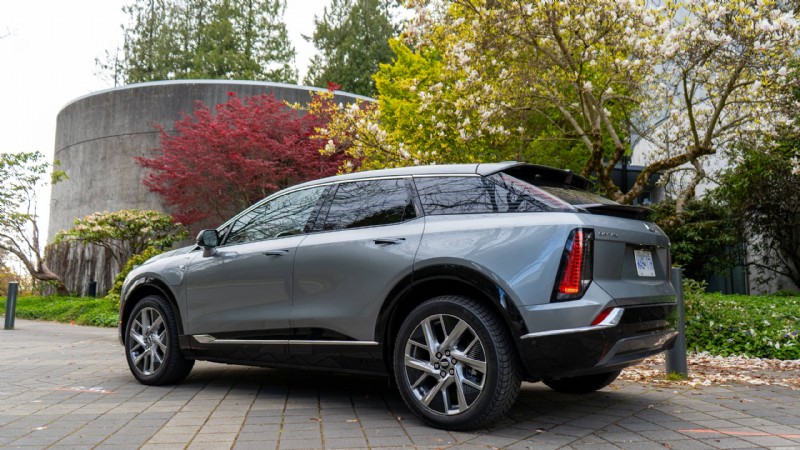 Recenze Cadillac Optiq z roku 2026:Luxusní kompaktní elektromobil, který nabízí styl, pohodlí a špičkovou technologii