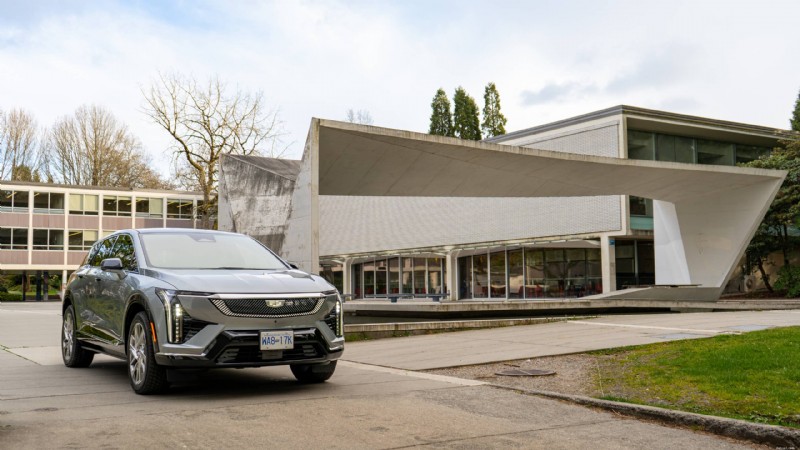 Recenze Cadillac Optiq z roku 2026:Luxusní kompaktní elektromobil, který nabízí styl, pohodlí a špičkovou technologii