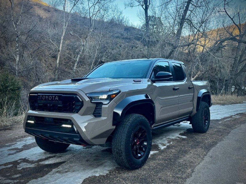 Proč Toyota Tacoma TRD 2026 převyšuje Trailhunter:5 klíčových výhod 