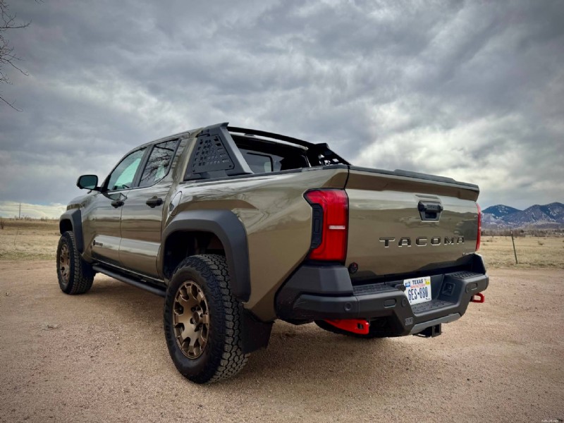 Proč Toyota Tacoma TRD 2026 převyšuje Trailhunter:5 klíčových výhod 