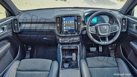 Standardní interiér dobíjecího vozu Volvo XC40 2022 – prémiový design a funkce