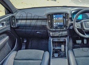 Standardní interiér dobíjecího vozu Volvo XC40 2022 – prémiový design a funkce 