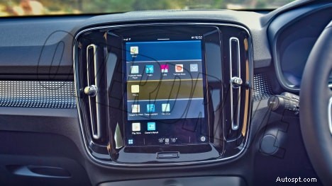 Standardní interiér dobíjecího vozu Volvo XC40 2022 – prémiový design a funkce