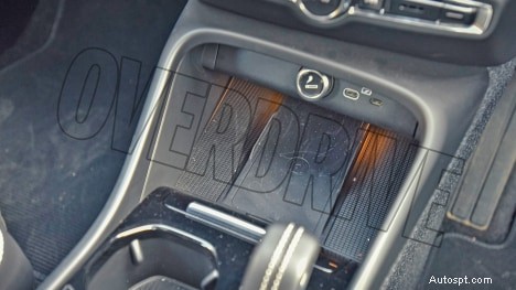 Standardní interiér dobíjecího vozu Volvo XC40 2022 – prémiový design a funkce