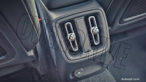 Standardní interiér dobíjecího vozu Volvo XC40 2022 – prémiový design a funkce