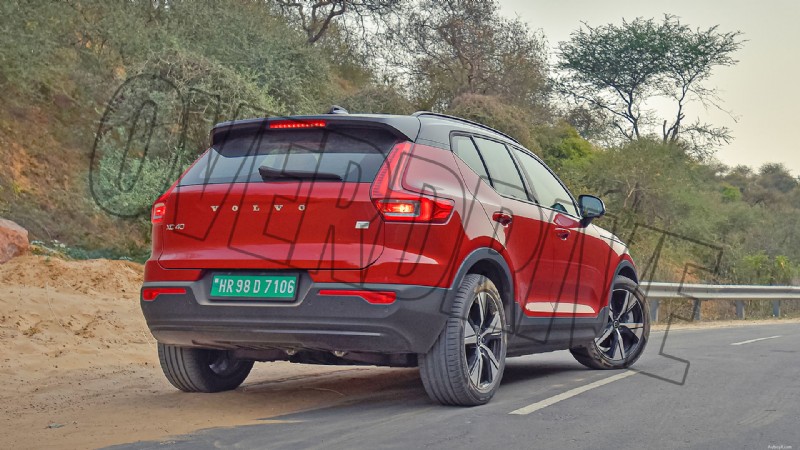 2022 Volvo XC40 Dobíjecí standard – přehled exteriéru