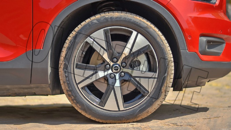 2022 Volvo XC40 Dobíjecí standard – přehled exteriéru