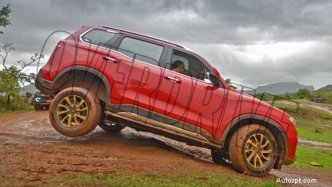 Mahindra Scorpio-N 2022 Z8L Benzín – 6rychlostní manuální, elegantní exteriér 