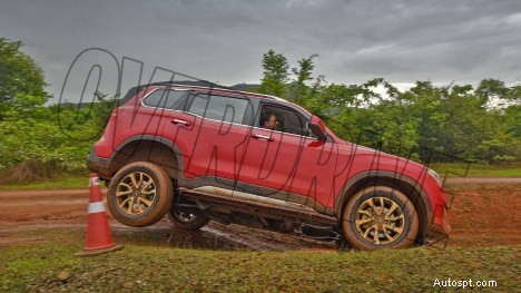 Mahindra Scorpio-N 2022 Z8L Benzín – 6rychlostní manuální, elegantní exteriér 