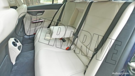 2022 Interiér Mercedes-Benz třídy C C200 – luxus, pohodlí a špičkový design 