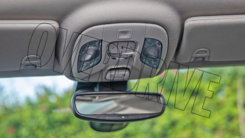 Uvnitř Jeepu Meridian Limited 2022:Luxusní funkce a pohodlí 