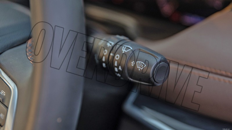 Uvnitř Jeepu Meridian Limited 2022:Luxusní funkce a pohodlí 