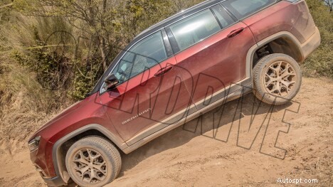 Prozkoumejte Jeep Meridian 2022 Limited Exterior – prémiový design a robustní výkon 