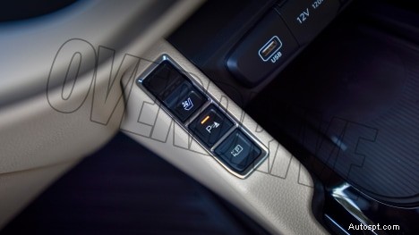 2022 Kia Carens Luxury Plus – 7místný, motor 1,5 l, 6rychlostní automatický interiér