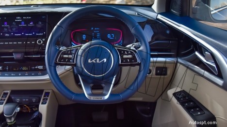 2022 Kia Carens Luxury Plus – 7místný, motor 1,5 l, 6rychlostní automatický interiér
