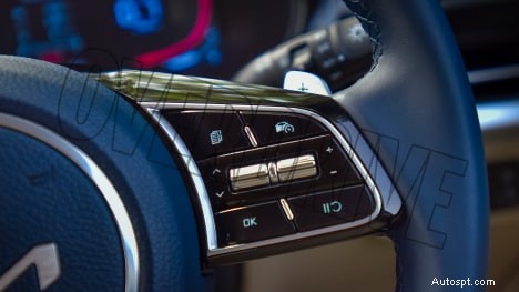 2022 Kia Carens Luxury Plus – 7místný, motor 1,5 l, 6rychlostní automatický interiér