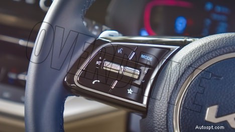 2022 Kia Carens Luxury Plus – 7místný, motor 1,5 l, 6rychlostní automatický interiér