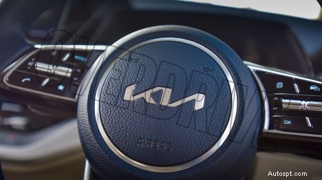 2022 Kia Carens Luxury Plus – 7místný, motor 1,5 l, 6rychlostní automatický interiér