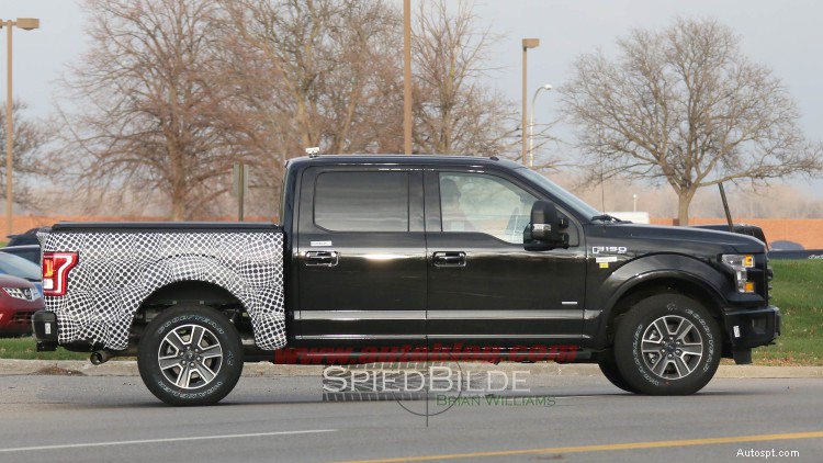 Prototyp Ford F‑150 je poháněn turbodieselovým motorem V6 Land Rover 