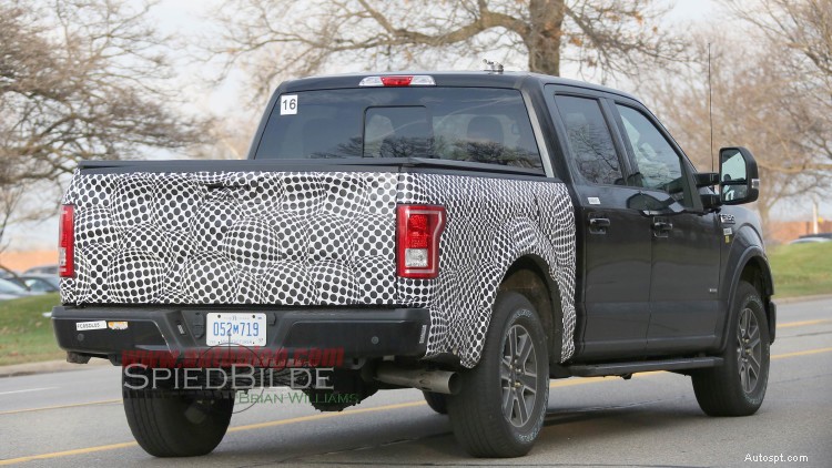 Prototyp Ford F‑150 je poháněn turbodieselovým motorem V6 Land Rover 