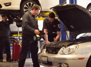 Vysvětlení chrastění motoru:Běžné příčiny a rychlá řešení pro váš vůz 
