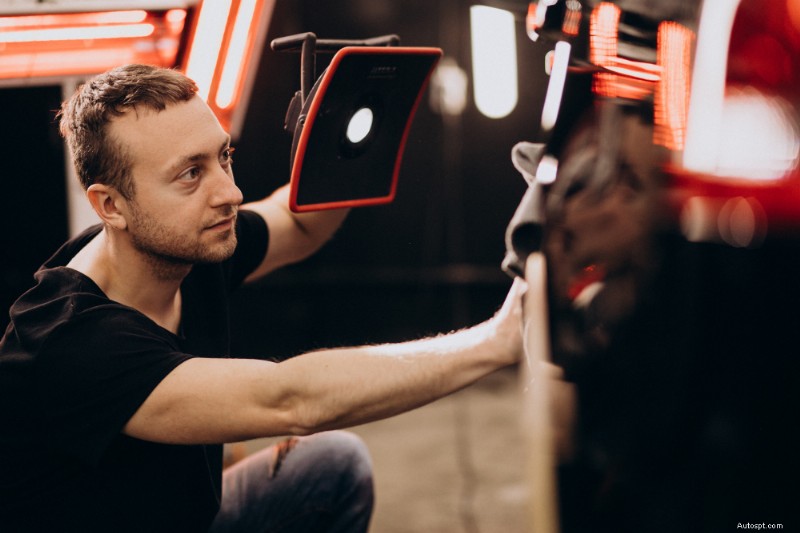 Odstraňování promáčklin bez laku:Odborné řešení pro rychlé a nákladově efektivní opravy automobilů 