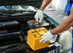 Autobaterie jiskří při připojení? Proč je to bezpečné a jak s tím zacházet 