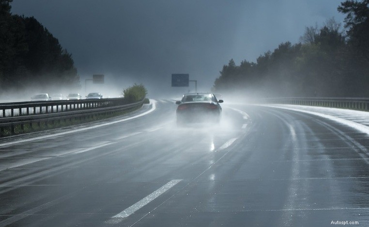 Chraňte své vozidlo během hurikánové sezóny:základní tipy pro péči o auto 