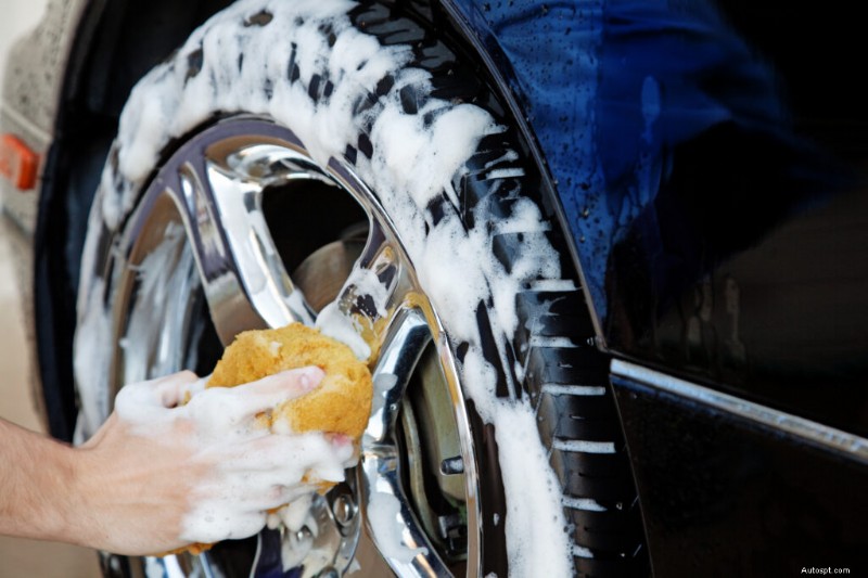 Nechte své auto vypadat a cítit se jako nové:Odborné tipy pro dlouhodobou péči 