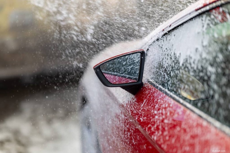 Vysvětlení sněhové pěny:Bezpečně vyčistěte své auto pomocí vědy 