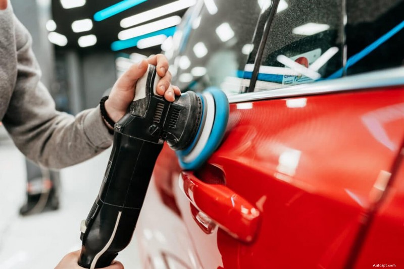 Ošetřování auta vs. Detailing:Která služba udržuje vaše vozidlo v původním stavu? 